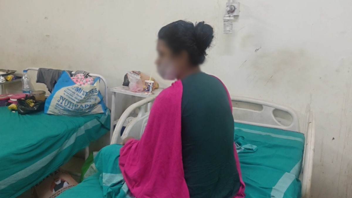 शारीरिक संबंध बनाने से इंकार करने पर पति ने पत्नी पर किया हमला, बीच-बचाव करने आई बेटी भी हुई घायल…