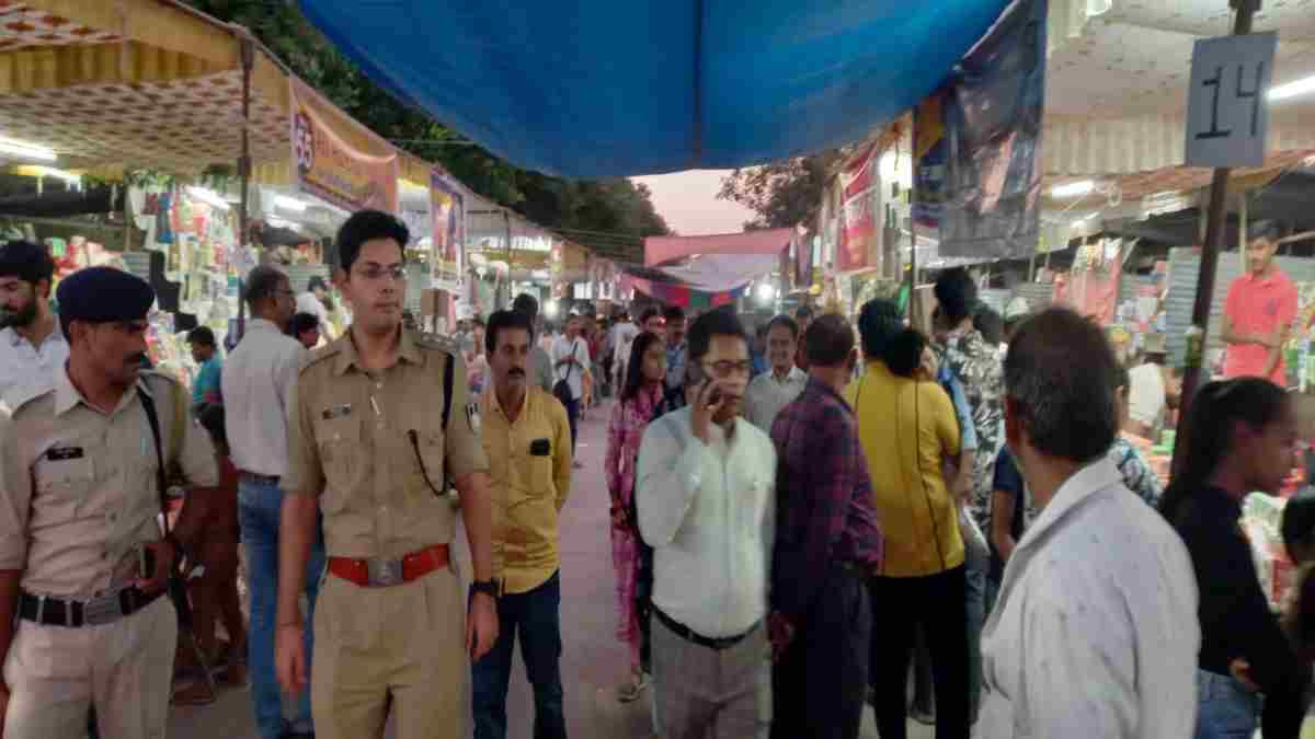 दिवाली से पहले इंदौर में बड़ी कार्रवाई: पटाखा दुकानों की जांच करने जमीन पर उतरे SDM, ACP और नायब तहसीलदार, इन्हें थमाया नोटिस