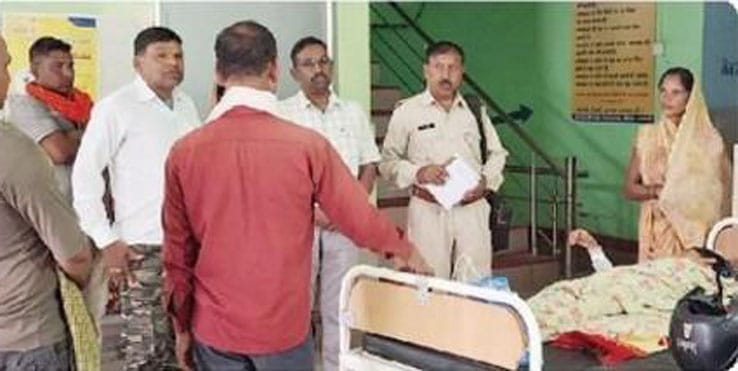 छत्तीसगढ़ में फिर दिखा लोमड़ी का आतंक: बच्चों और बुजुर्ग समेत 6  लोगों पर हमला कर किया घायल, सामुदायिक स्वास्थ्य केंद्र में कराया गया भर्ती