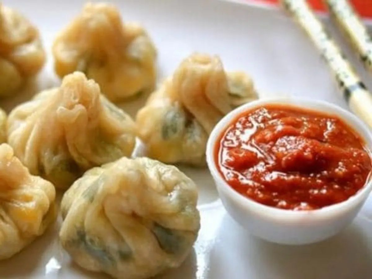 मोमोज खाने से महिला की मौत, 20 से ज्यादा की हालत खराब- Woman Dies After Eating Momo