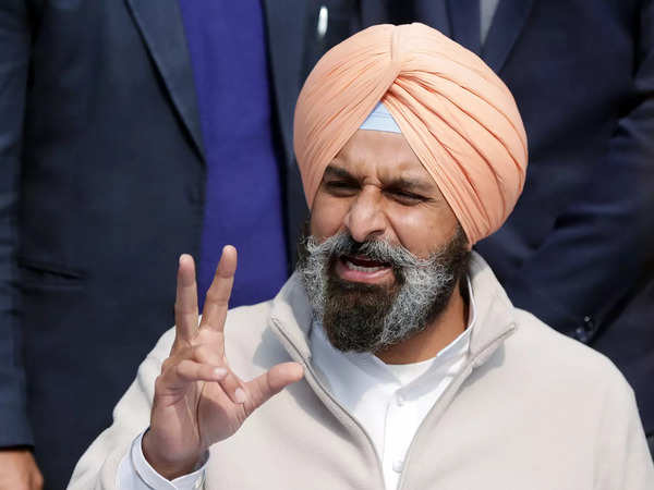 मुख्यमंत्री के ओएसडी ने बिक्रम मजीठिया को भेजा कानूनी नोटिस, 48 घंटों में की माफी की मांग