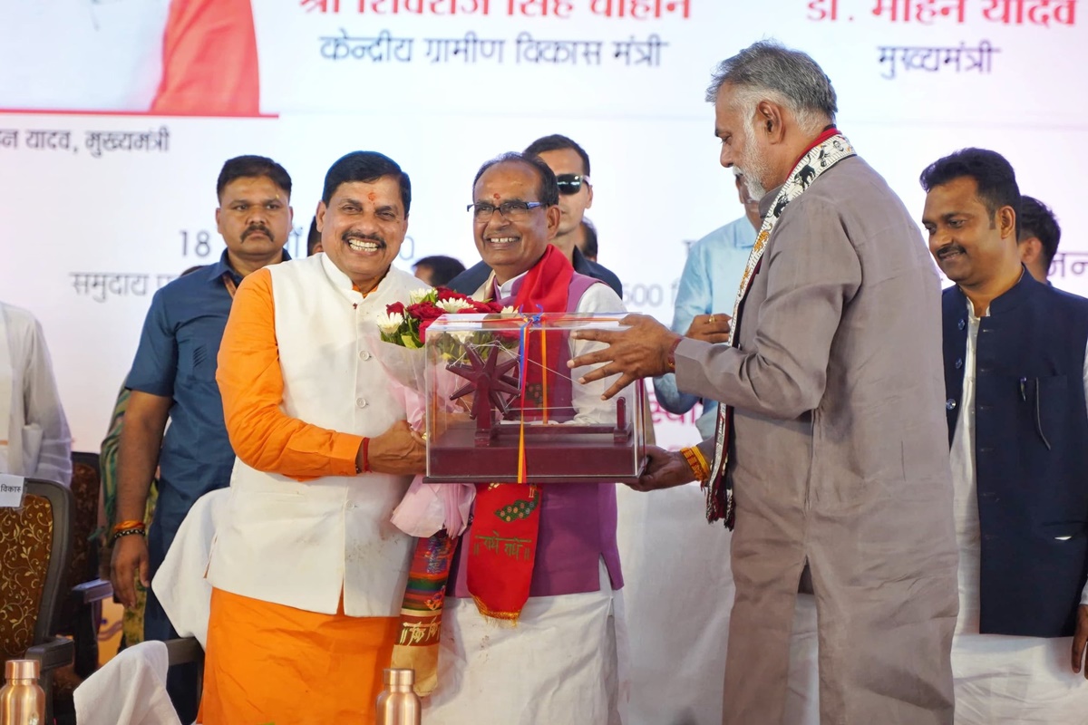 ‘मोहन यादव जी ने तो भैरूंदा की चांदी कर दी’, CM से बोले शिवराज- अच्छा काम कर रहे, मेरा साथ तुम्हारे साथ, कृषि मंत्री की घोषणा- MSP पर होगी मसूर, उड़द और तुवर की खरीदी