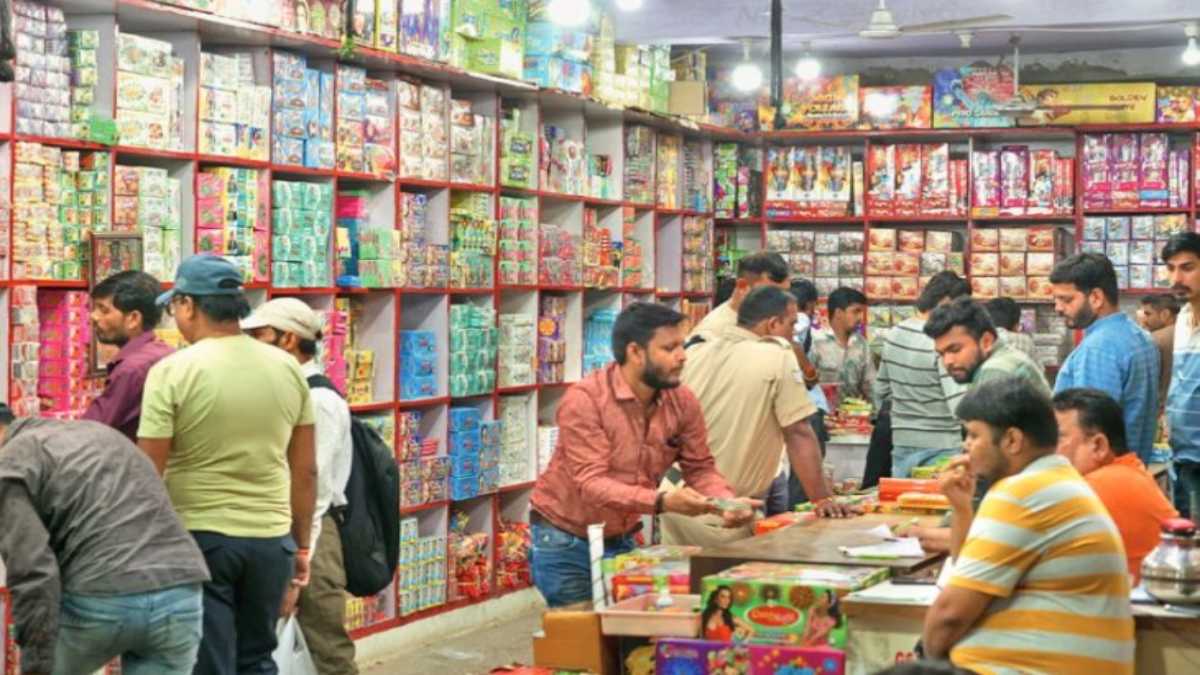 राजधानी में पटाखा बाजार पर रहेगी पैनी नजर: प्रशासन ने बनाई निगरानी टीम, अलग-अलग क्षेत्र के SDM बनाए गए प्रभारी