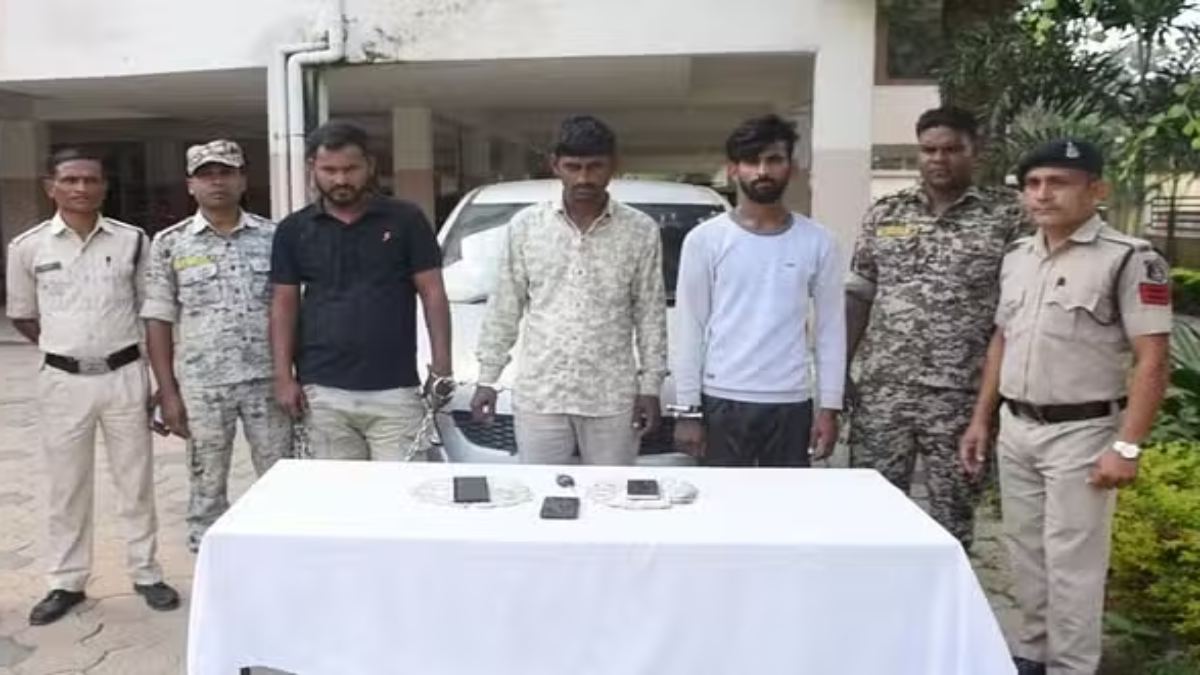 कार शोरूम में चोरी के मामले में पुलिस को मिली एक और बड़ी सफलता, 3 आरोपियों को मध्यप्रदेश से किया गिरफ्तार, नकदी के साथ गाड़ी भी जब्त