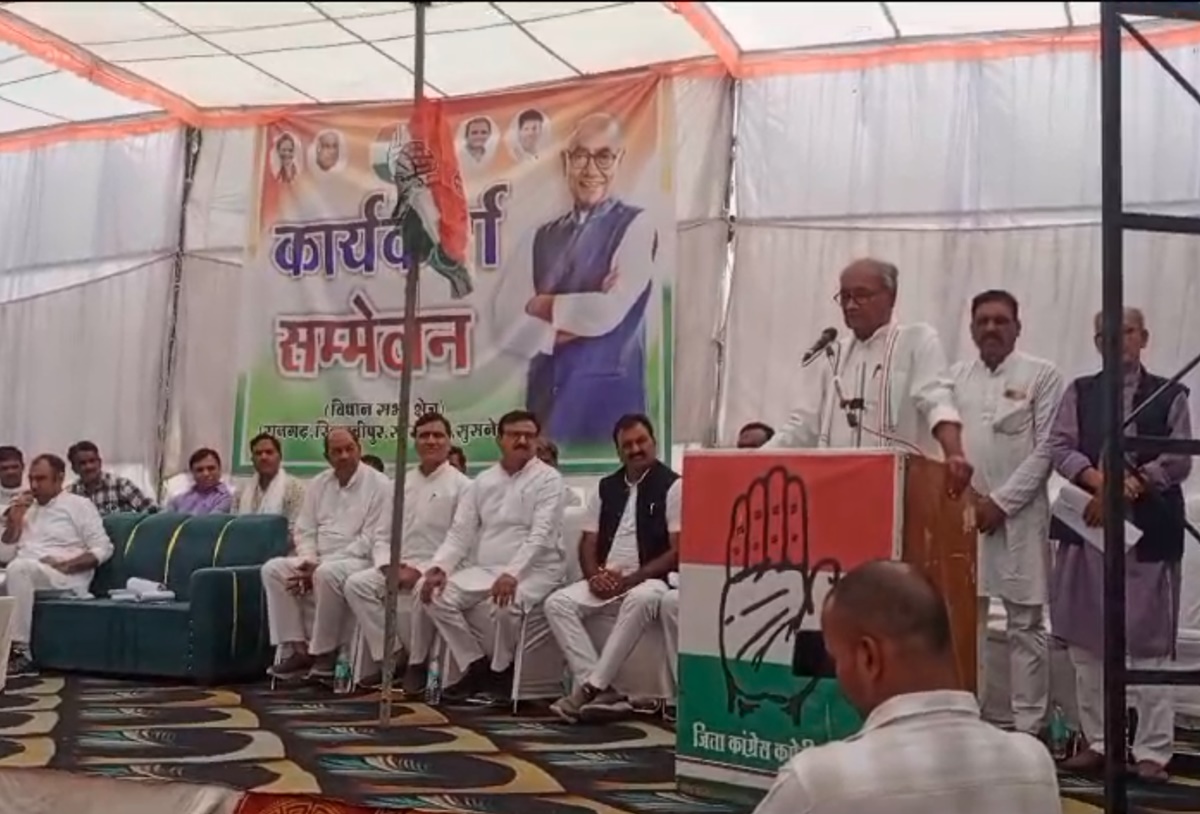 सरकारी अधिकारियों पर भड़के दिग्विजय, बताया भाजपा का गुलाम, कहा- मुझे दुख है कि…
