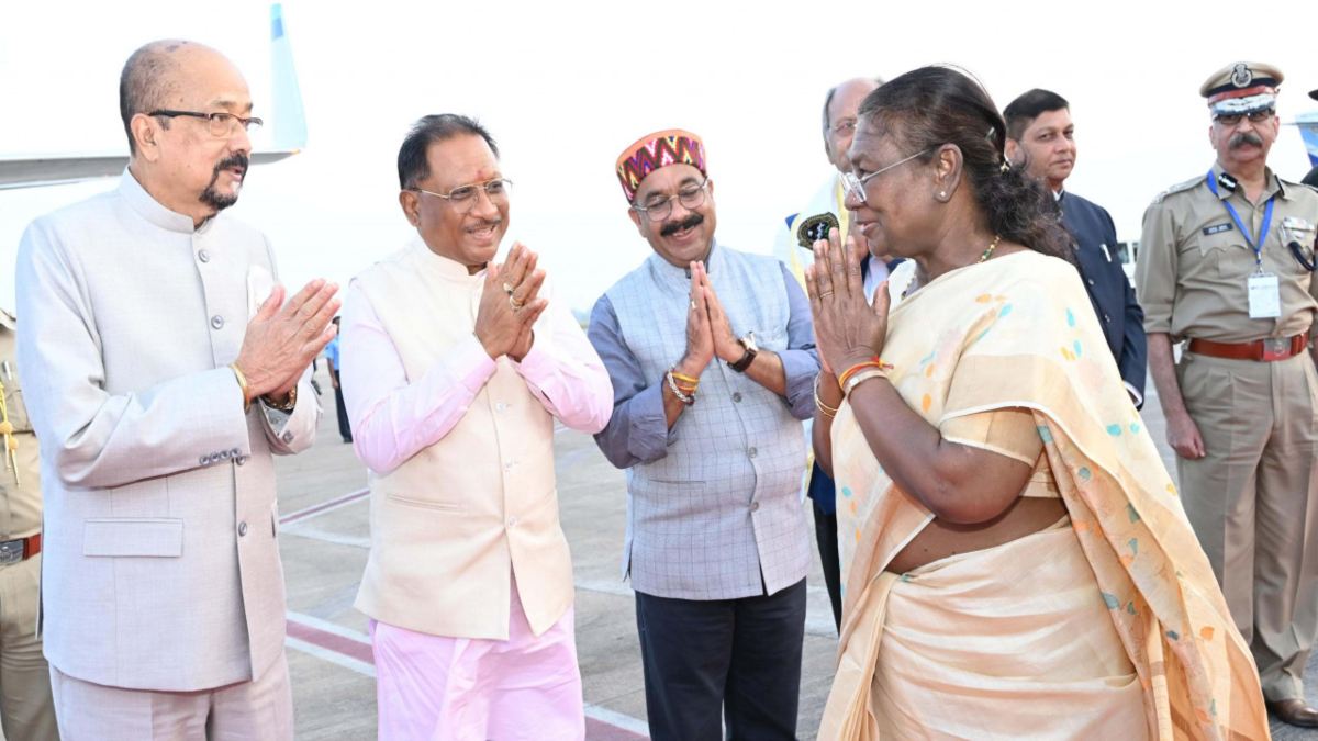 Droupadi Murmu Chhattisgarh Visit: नई दिल्ली के लिये रवाना हुईं राष्ट्रपति द्रौपदी मुर्मु, राज्यपाल डेका और CM साय समेत वरिष्ठ नेताओं ने एयरपोर्ट पर दी विदाई