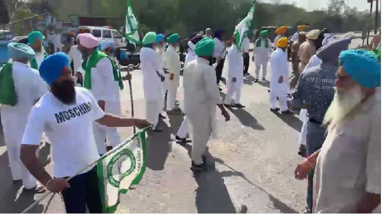 किसानों का फिर फूटा गुस्सा, चंडीगढ़-अंबाला हाईवे किया जाम, आपातकालीन व आवश्यक सेवाओं को दिया रास्ता