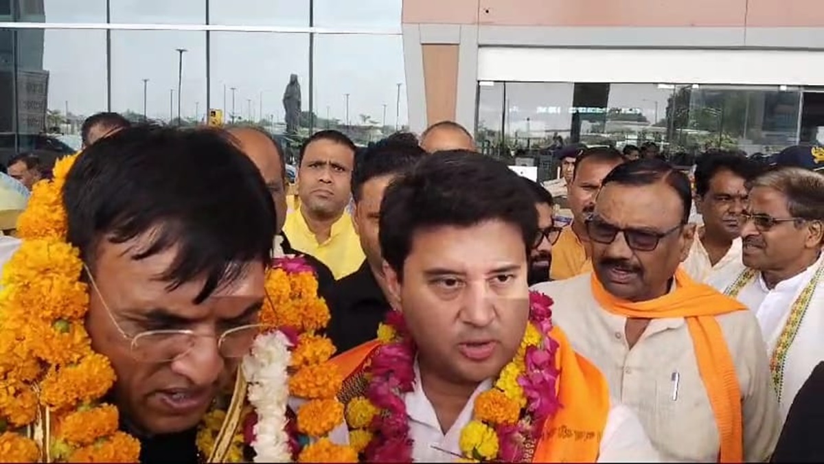 केंद्रीय मंत्रियों का ग्वालियर दौरा: क्रिकेट को लेकर उत्साहित दिखे सिंधिया, कहा- हर रोज देख रहा प्रैक्टिस, मनसुख मांडविया बोले- देश बढ़ रहा आगे