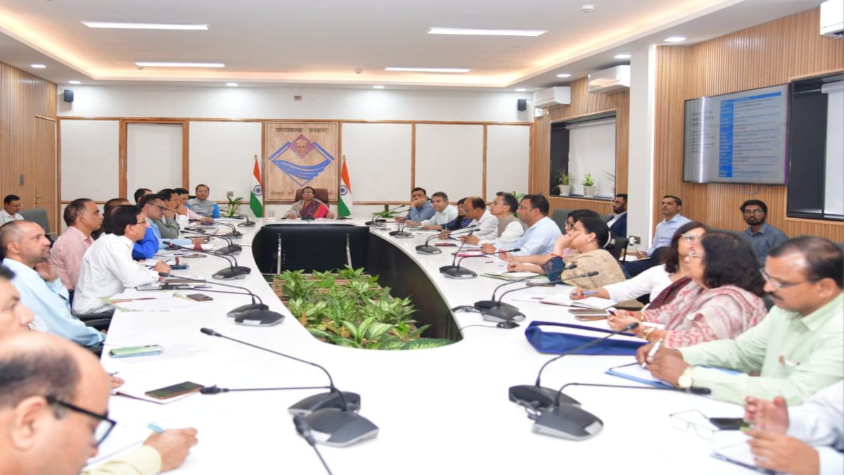 स्किल डेवलपमेंट एण्ड एम्पलॉयमेंट कॉनक्लेव की तैयारी, मुख्य सचिव राधा रतूड़ी ने की समीक्षा बैठक