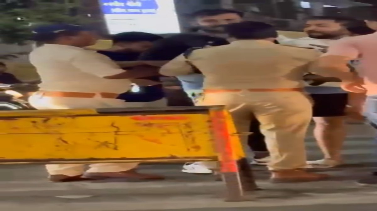 अब मंत्री के बेटे की दबंगई ! बीच सड़क पुलिस से की झूमा झटकी, वीडियो वायरल