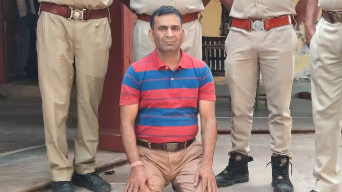 Rajasthan News: फर्जी पुलिस बनकर ठगी करने वाला आरोपी गिरफ्तार, सरकारी नौकरी के नाम पर लाखों का लगाया चूना