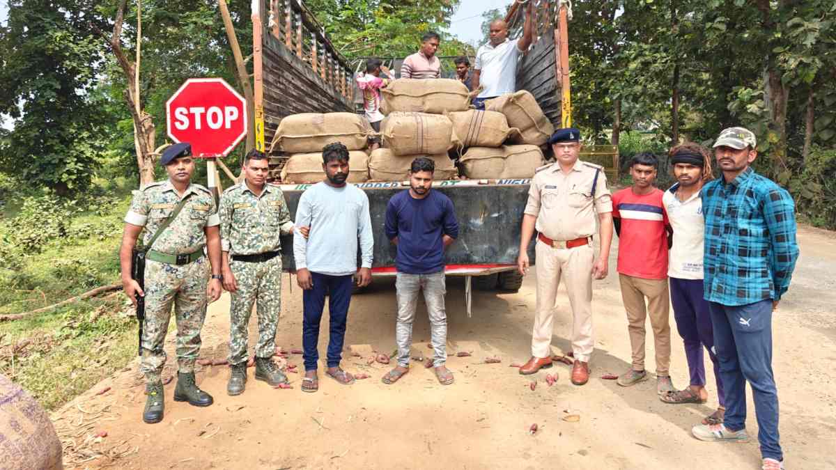 CG News: नशे के खिलाफ पुलिस की बड़ी कार्रवाई, 62 लाख के गांजे के साथ दो अंतर्राज्यीय तस्कर गिरफ्तार