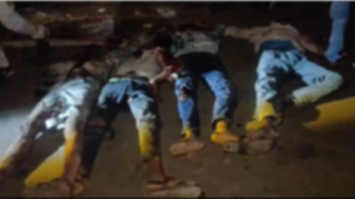 भीषण सड़क हादसे में 4 मौतः महाराष्ट्र से लुधियाना जा रहे वाहन ने एक गाय और चार लोगों को लिया चपेट में, वाहन के नीचे दबे शव को क्रेन से निकाला बाहर