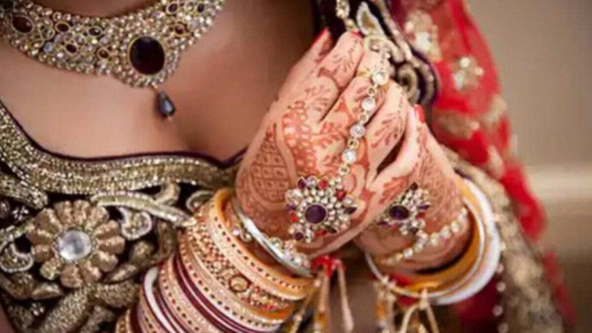 ‘ये शादी नहीं हो सकती’: जब दुल्हन ने मंडप से भागकर पुलिस को घुमा दिया फोन, फिर हुआ कुछ ऐसा कि बिना शादी किए लौटा दूल्हा, जानिए आखिर क्या है माजरा…