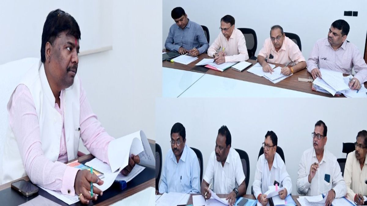 मंत्री केदार कश्यप ने की जल संसाधन विभाग की समीक्षा, कार्यों में लापरवाही बरतने पर जाहिर की नाराजगी, अधिकारियों को दी सख्त हिदायत