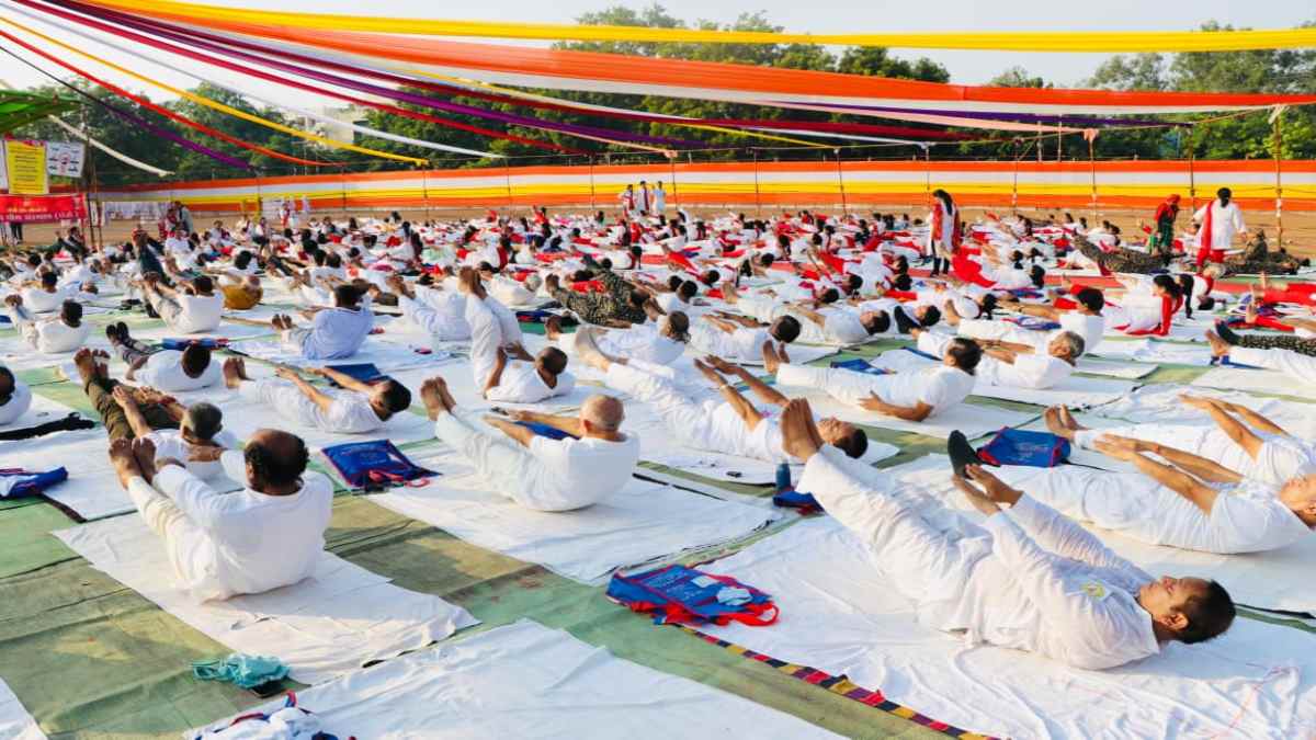 गांधी जयंती : 1000 साधकों ने योग समागम में लिया भाग, BTI ग्राउंड में मनाया गया योग दिवस …