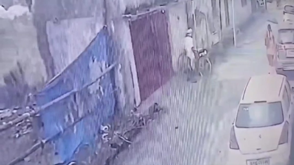 अंधेर नगरी… घर से सामान लेने निकली शिक्षिका, लूटेरों ने चेन पर मारा हाथ, फिर…
