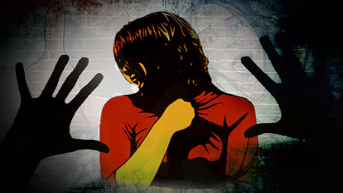 कहां है UP पुलिस ? छत पर सो रही थी बेटी, दो लोग उठाकर ले गए, पीछे खेत में ले जाकर…