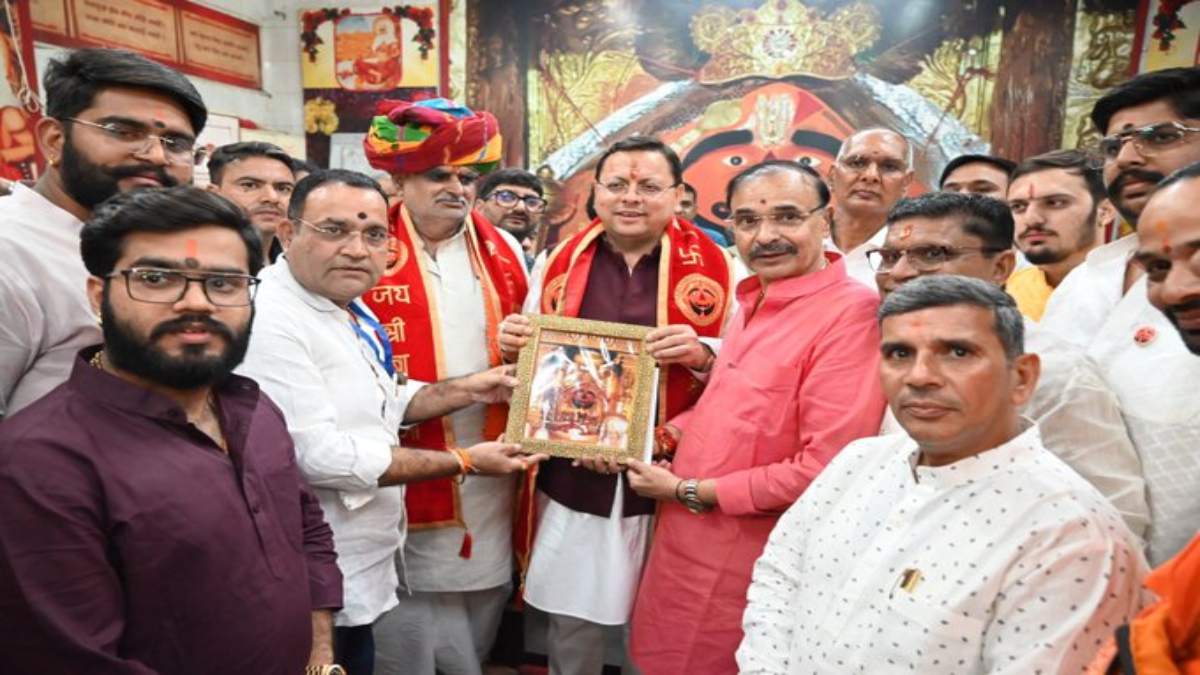सालासर बालाजी के धाम पहुंचे सीएम धामी, पूजा-अर्चना कर की प्रदेश की खुशहाली की कामना