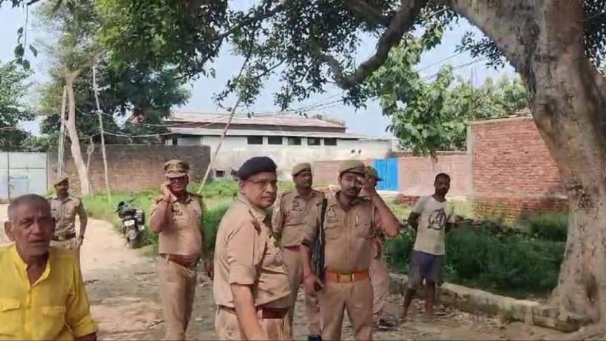 2 दिन पहले झाड़फूंक करने वाले बाबा के साथ दिखी थी महिला, अब झाड़ियों में मिला शव, मौत की मिस्ट्री सुलझाने में जुटी पुलिस