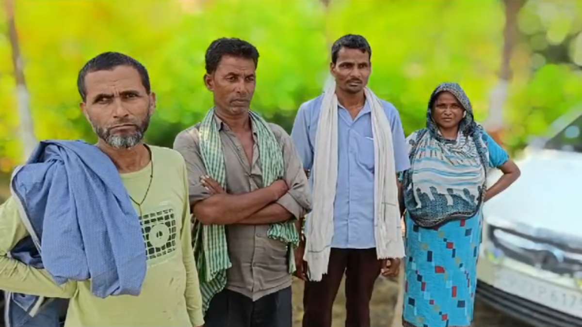 UP में दबंगों के हौसले बुलंदः खलिहान की जमीन पर कब्जा, ग्रामीणों ने उप जिलाधिकारी से लगाई गुहार