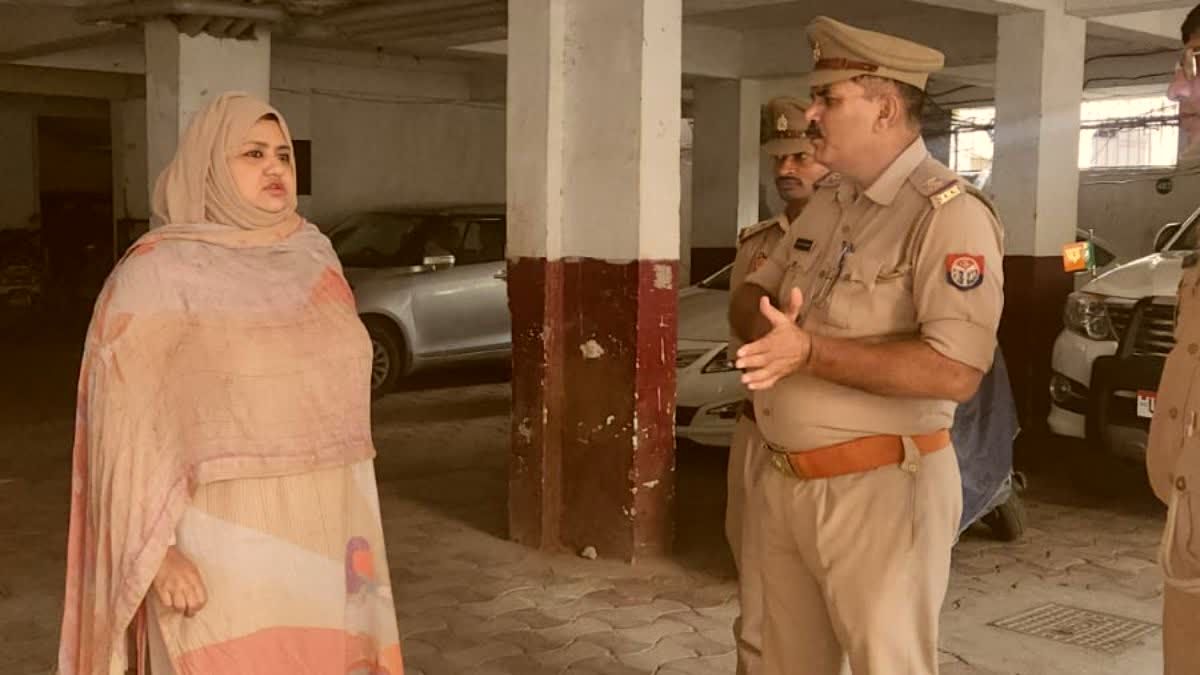 शायर मुनव्वर राणा की बेटी सुमैया राणा को पुलिस ने  किया हाउस अरेस्ट, सपा नेत्री के घर के बाहर बड़ी संख्या में पुलिस बल तैनात