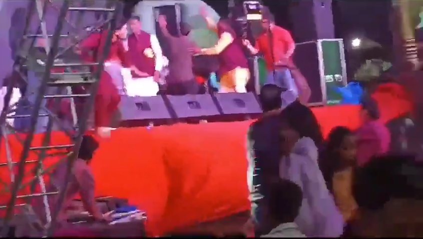 माता के जगराते में दौरान बड़ा हादसा: पंडाल गिरने से दो महिलाओं की मौत, कई घायल, देखें Video…