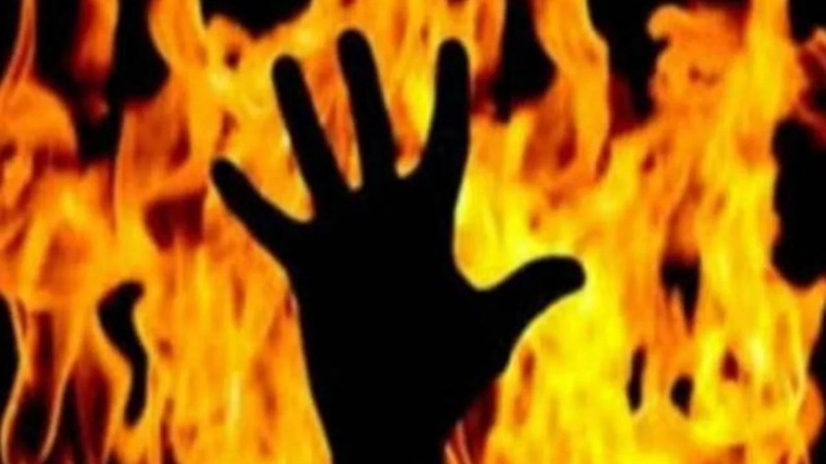 UP NEWS : विधानसभा के बाहर युवक ने किया आत्मदाह