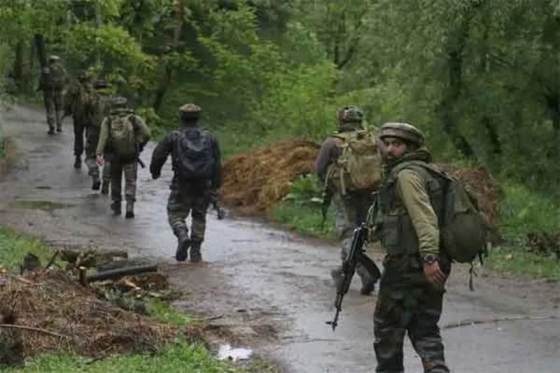 Indian Army: आतंकवादियों ने किया सेना के दो जवानों का अपहरण, अनंतनाग में कायराना हरकत को दिया अंजाम, सुरक्षाबलों का तलाशी अभियान शुरू