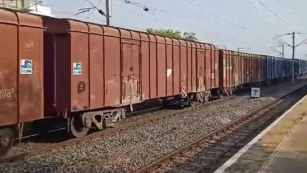 बाज नहीं आ रहे चालबाजः फिर रची गई ट्रेन पलटाने की साजिश, ट्रैक पर रखे सीमेंट स्लीपर से टकराई मालगाड़ी, फिर…