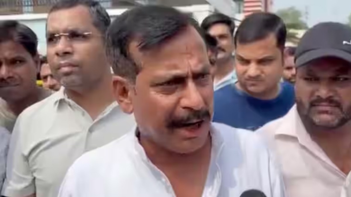 ‘कसम से मैंने नहीं पी’… हाथ में रामचरित मानस लेकर BJP विधायक योगेश वर्मा ने खाई कसम, जानिए पिटाई को लेकर क्या कहा?