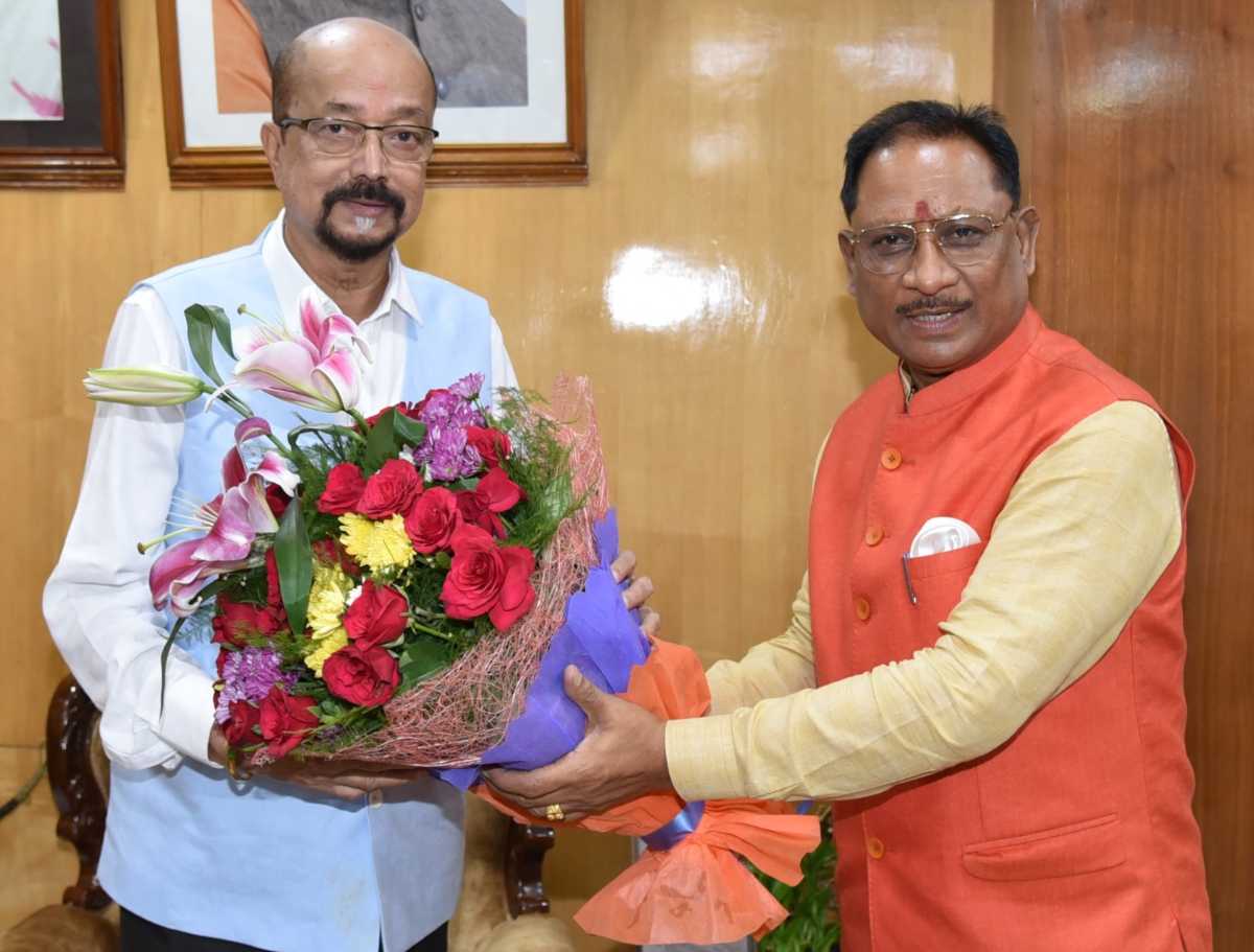 राज्यपाल रमेन डेका से मुख्यमंत्री विष्णुदेव साय ने की भेंट, नवरात्रि की दी शुभकामनाएं