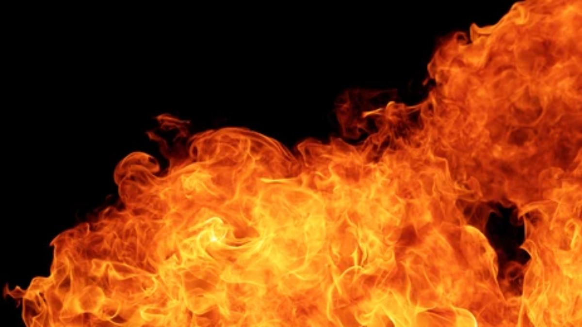 मौत की इमारतः 4 मंजिला बिल्डिंग में भड़की आग, 1 महिला की चली गई जान, 1 की हालत गंभीर