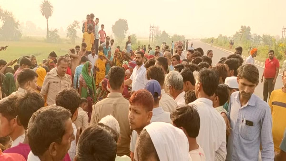खून के छीटे और लाशें ही लाशेंः हाइवे पर मौत बनकर दौड़ा अज्ञात वाहन, साइकिल सवार लोगों को रौंदा, मंजर देख…