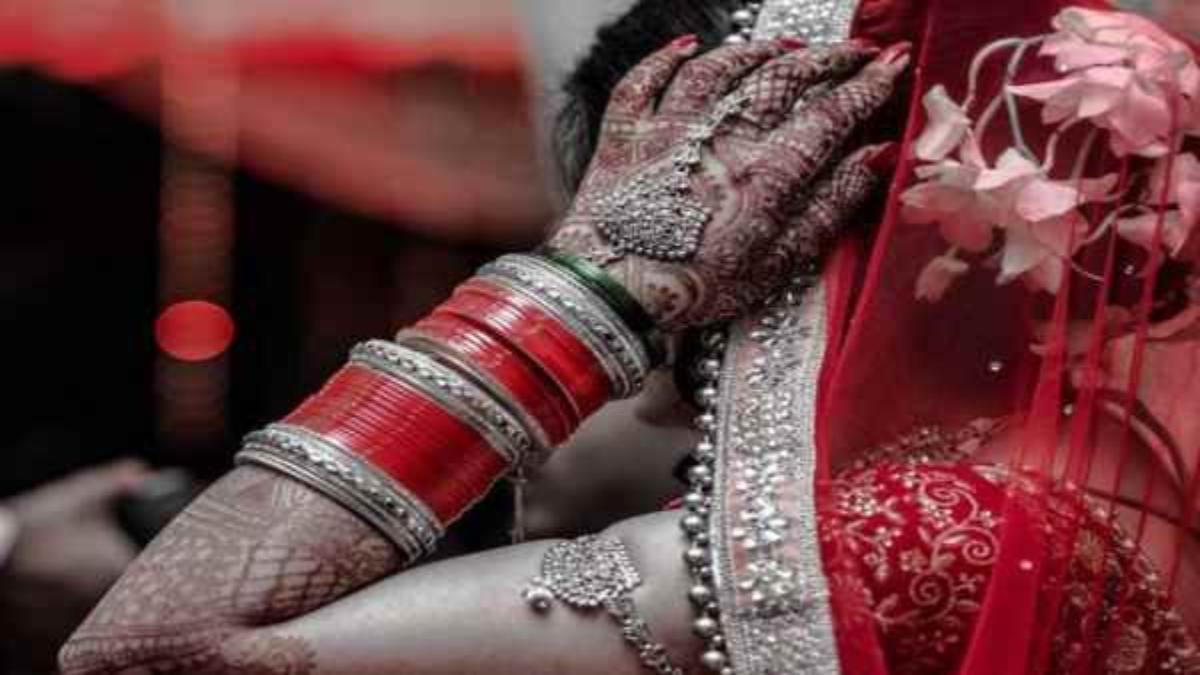 ‘योगी राज’ में गजब गुंडई है! दबंगों ने अनुसूचित जाति के व्यक्ति के 2 बेटियों की रोकी बारात, गाने को लेकर काटा बवाल, फिर…