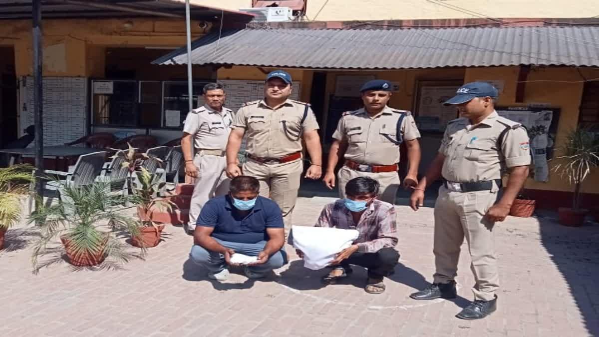 BUS में नशे की खेपः बस से ढाई किलो चरस बरामद, 2 तस्कर चढ़े पुलिस के हत्थे, पूछताछ में किया चौकाने वाला खुलासा…