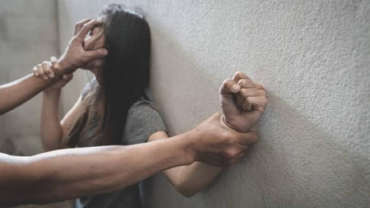 ‘ग्राहक आएंगे तो’… डांस प्रोग्राम के बहाने पति-पत्नी ने लड़की को बुलाकर बनाया बंधक, 3 दिन तक की दरिंदगी, फिर…
