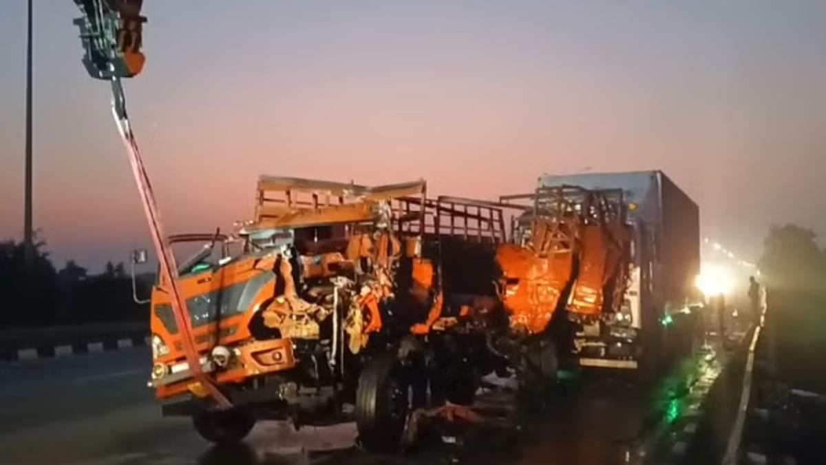 ‘मौत के हाइवे’ में बिछ गई लाशेंः तेज रफ्तार ट्रक ने 4 लोगों को रौंदा, 3 की मौके पर गई जान, 1 इस हाल में मिला…