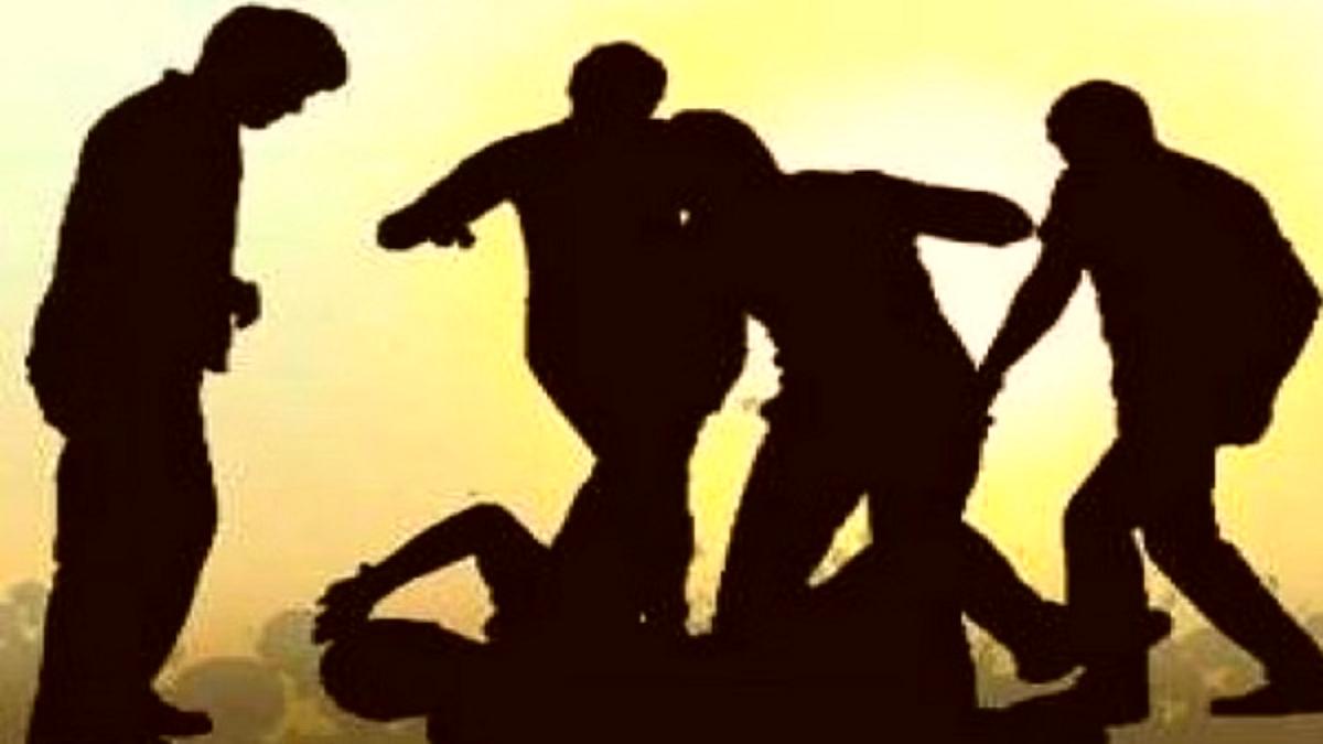 ‘बाबा राज’ में बेलगाम जुल्म! दुकान के पास पेशाब करने पर दलित युवक की जमकर पिटाई, दम तोड़ती कानून व्यवस्था को ‘संजीवनी’ की जरूरत