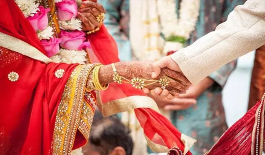 शादी के 10 साल बाद पति-पत्नी निकले भाई-बहन, DNA टेस्ट रिपोर्ट को देखकर सदमे में आया कपल, जानें पूरा मामला