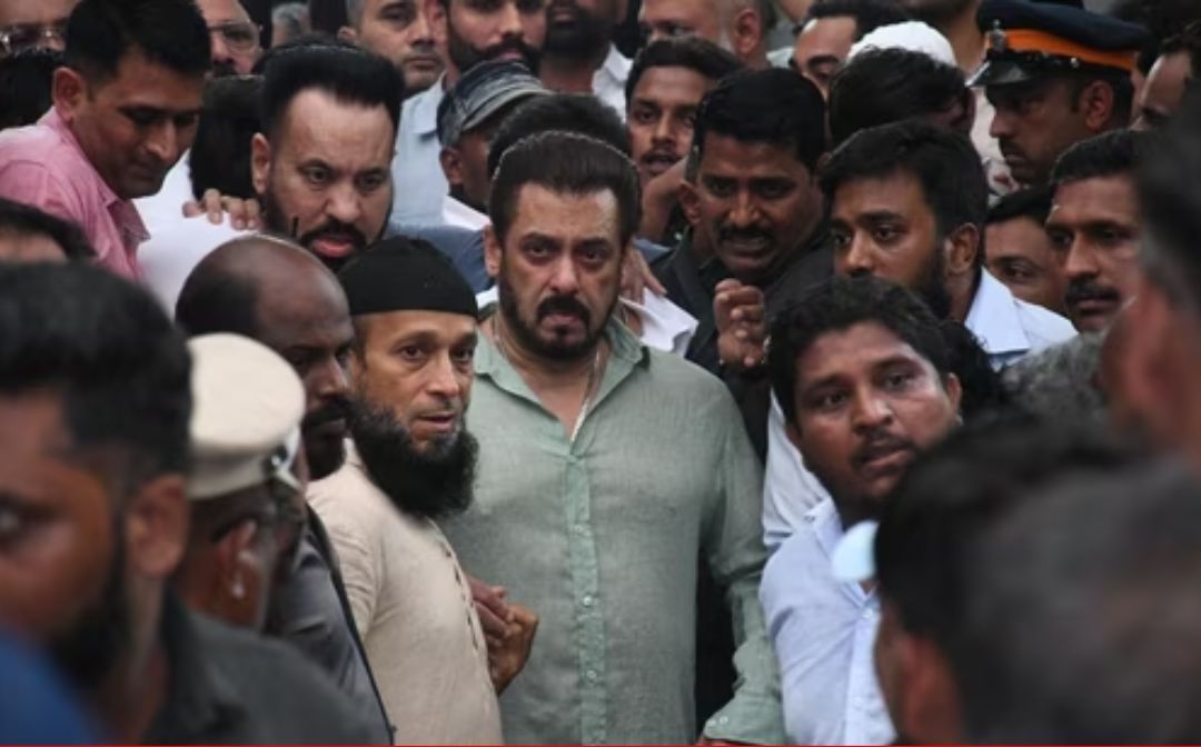 बाबा सिद्दीकी के जनाजे में शामिल हुए सलमान खान, राजकीय सम्मान के साथ हुए सुपुर्द-ए-खाक, देखें वीडियो-  Baba Siddiqui Funeral