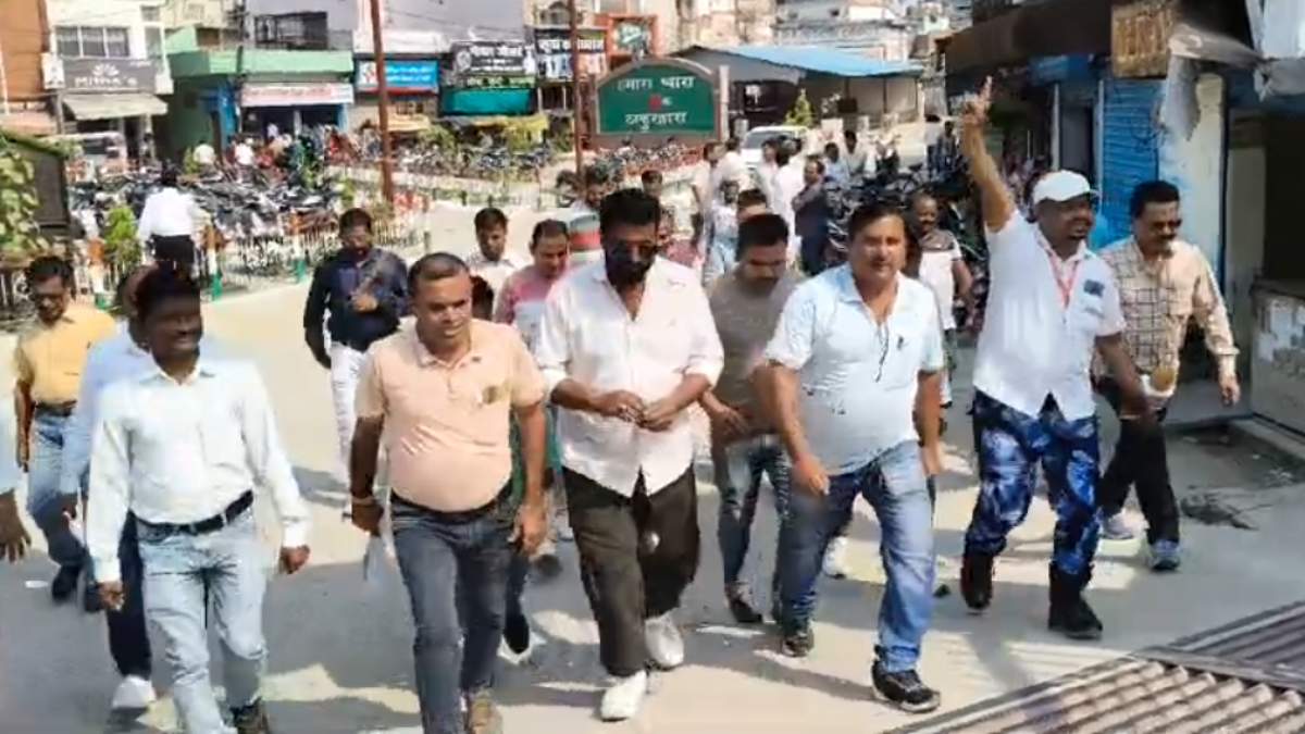 ‘कोतवाली में दलालों का बोलबाला…’ थाना प्रभारी के खिलाफ पत्रकारों ने खोला मोर्चा, खराब रवैये के चलते CM के नाम SDM को सौंपा ज्ञापन, ट्रांसफर करने की मांग