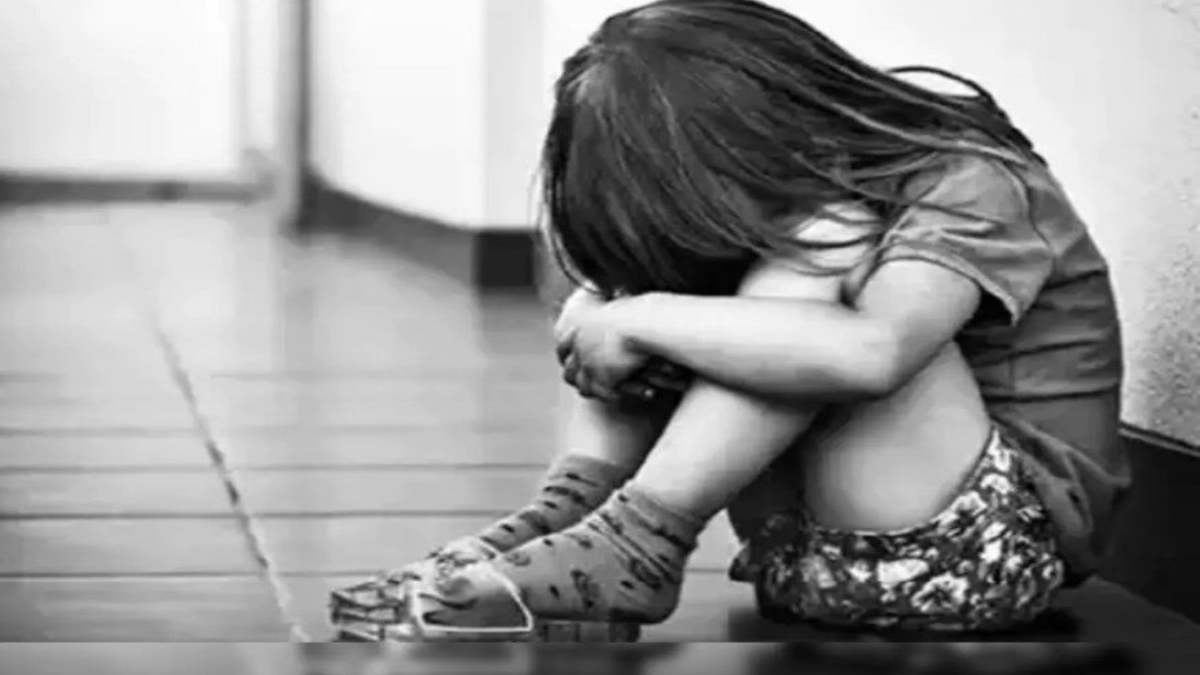 मासूम के साथ काली करतूतः साढ़े तीन साल की बच्ची से डिजिटल रेप, मां-बाप को बताई दिल दहला देने वाली बात