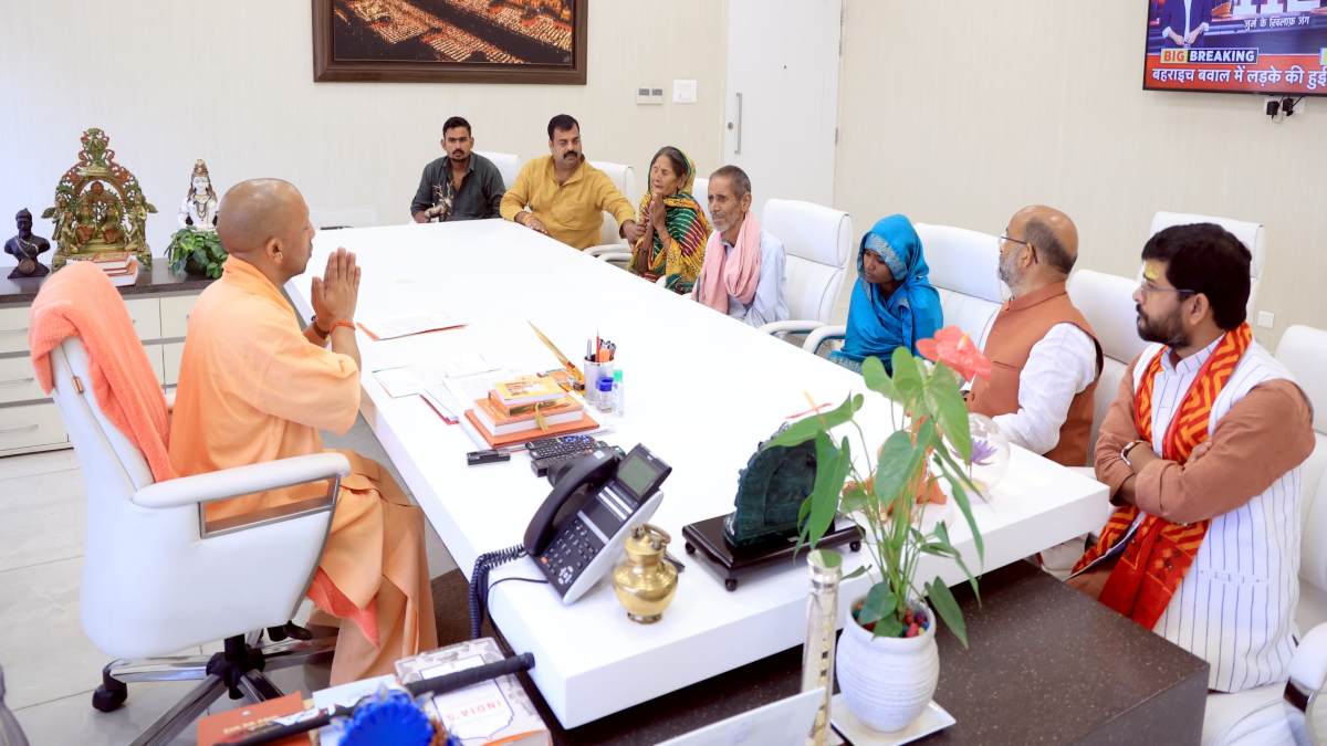 हिंसा, हत्या और हाहाकारः CM योगी से बेबस पिता ने लगाई न्याय की गुहार, कहा- हमारे पूरे परिवार को…