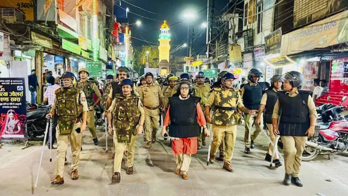 बहराइच हिंसा : बाहरी लोगों की एंट्री पर लगी रोक, पुलिस प्रशासन सख्त, सड़क पर उतरकर स्थिति पर नजर रख रहे कलेक्टर और एसपी
