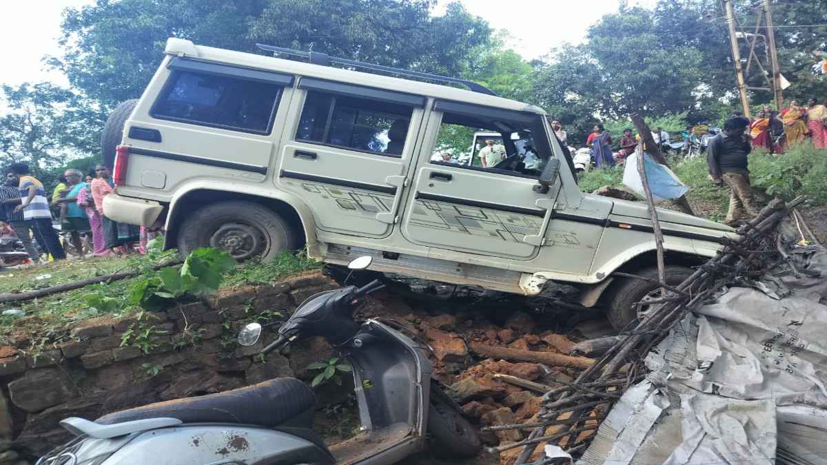CG Accident News: तेज रफ्तार बोलेरो ने बीएसपी कर्मचारी को रौंदा, मौके पर हुई मौत, एक गंभीर