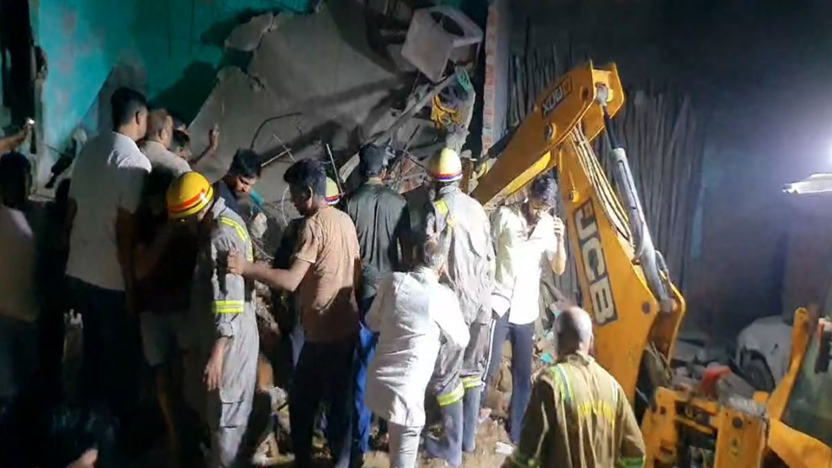 BREAKING : सिलेंडर फटने से जमीदोज हुआ मकान, 5 की मौत, लेंटर के नीचे दबे कई लोग, सीएम योगी ने लिया संज्ञान