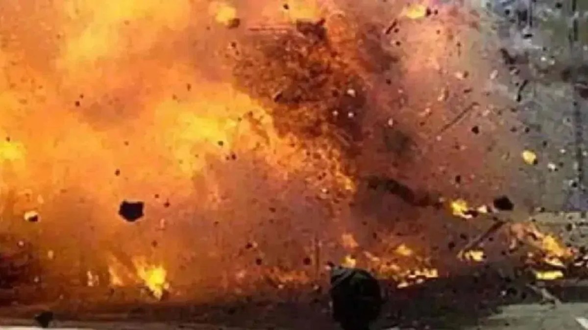 खौफनाक : मिठाई दुकान में भयंकर हादसा, ब्लास्ट में महिला का सिर धड़ से अलग, दुध खौलाते समय हुई दुर्घटना