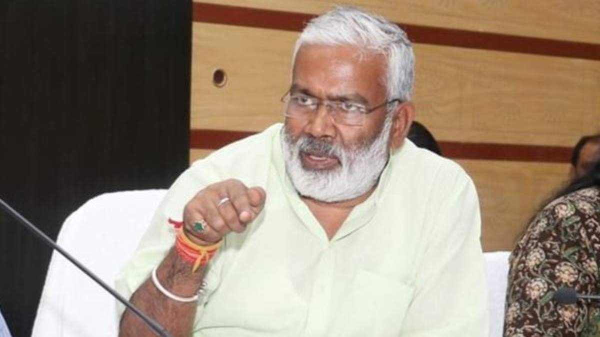 मंत्री जी…यादश्त कमजोर है क्या? कटहरी में नामांकन कराने पहुंचे योगी के मंत्री स्वतंत्र देव सिंह, नियमों की उड़ाई धज्जियां, अब नेता जी कह रहे रास्ता…