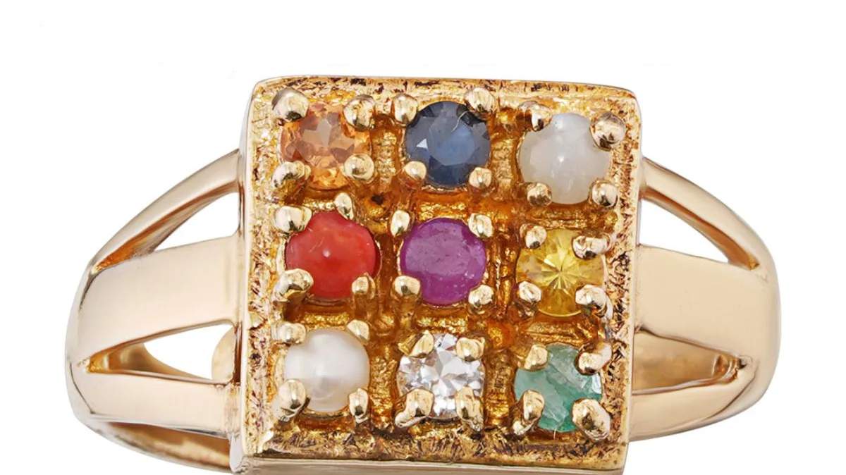 रत्नों का जादू: ज्योतिष शास्त्र में रत्नों के प्रभाव और पहनने के नियम जानें…